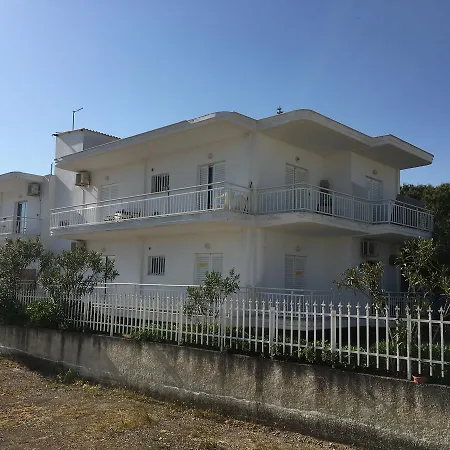 Sea & Sand Apartment Lechaio